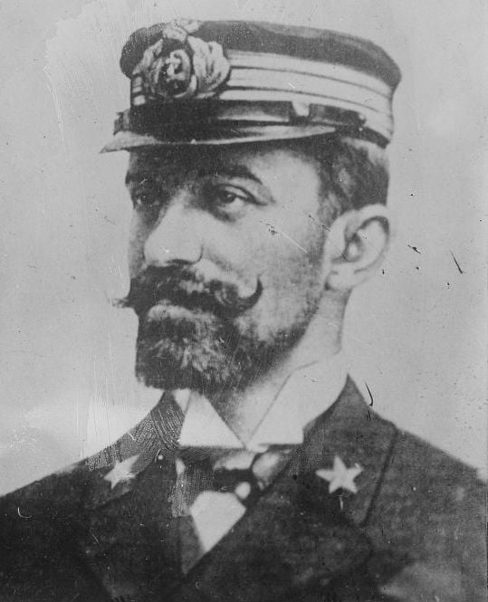 Enrico Millo circa 1915 Enrico_Millo_circa_1915_cropped